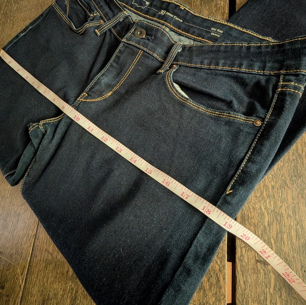 Levi's Demi Curve Jeans - Picture 5 of 6
